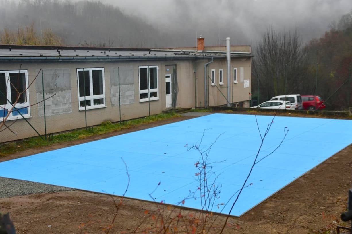 Nové hřiště u „školičky“ u lázní
