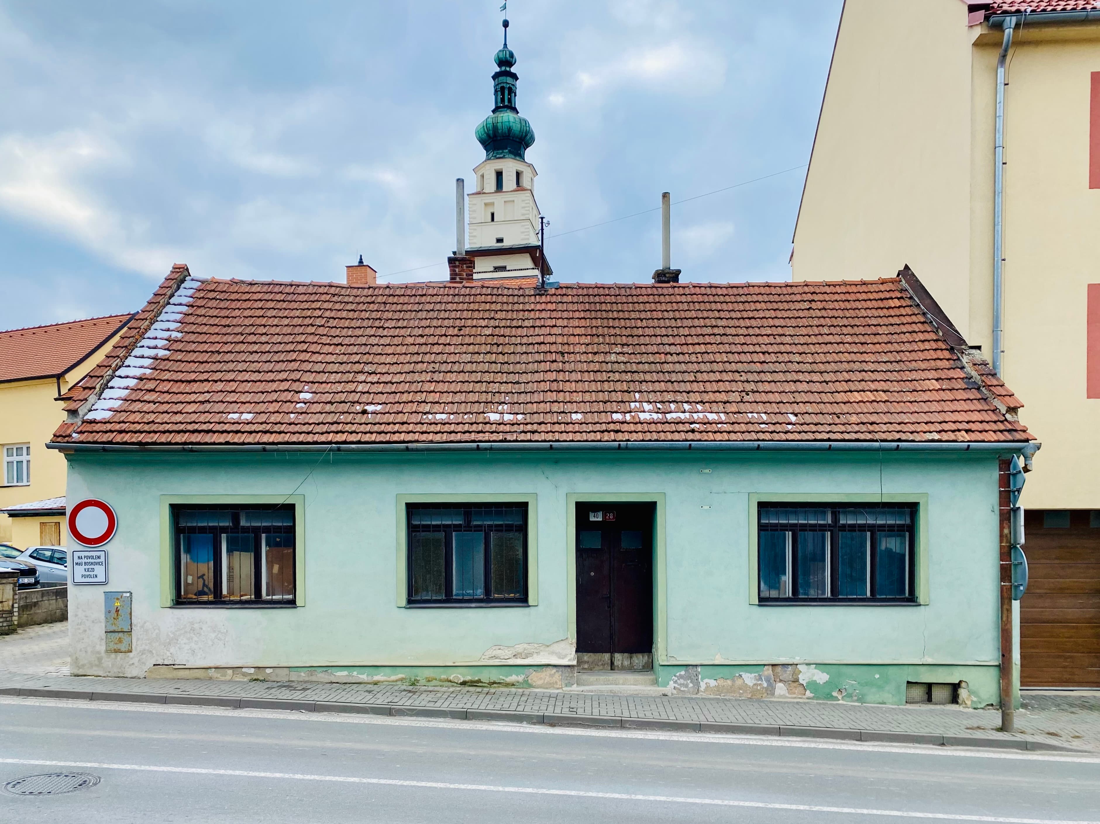 Dům ve vlastnictví města na ulici Kpt. Jaroše, kam město plánovalo nízkoprahové zařízení umístit