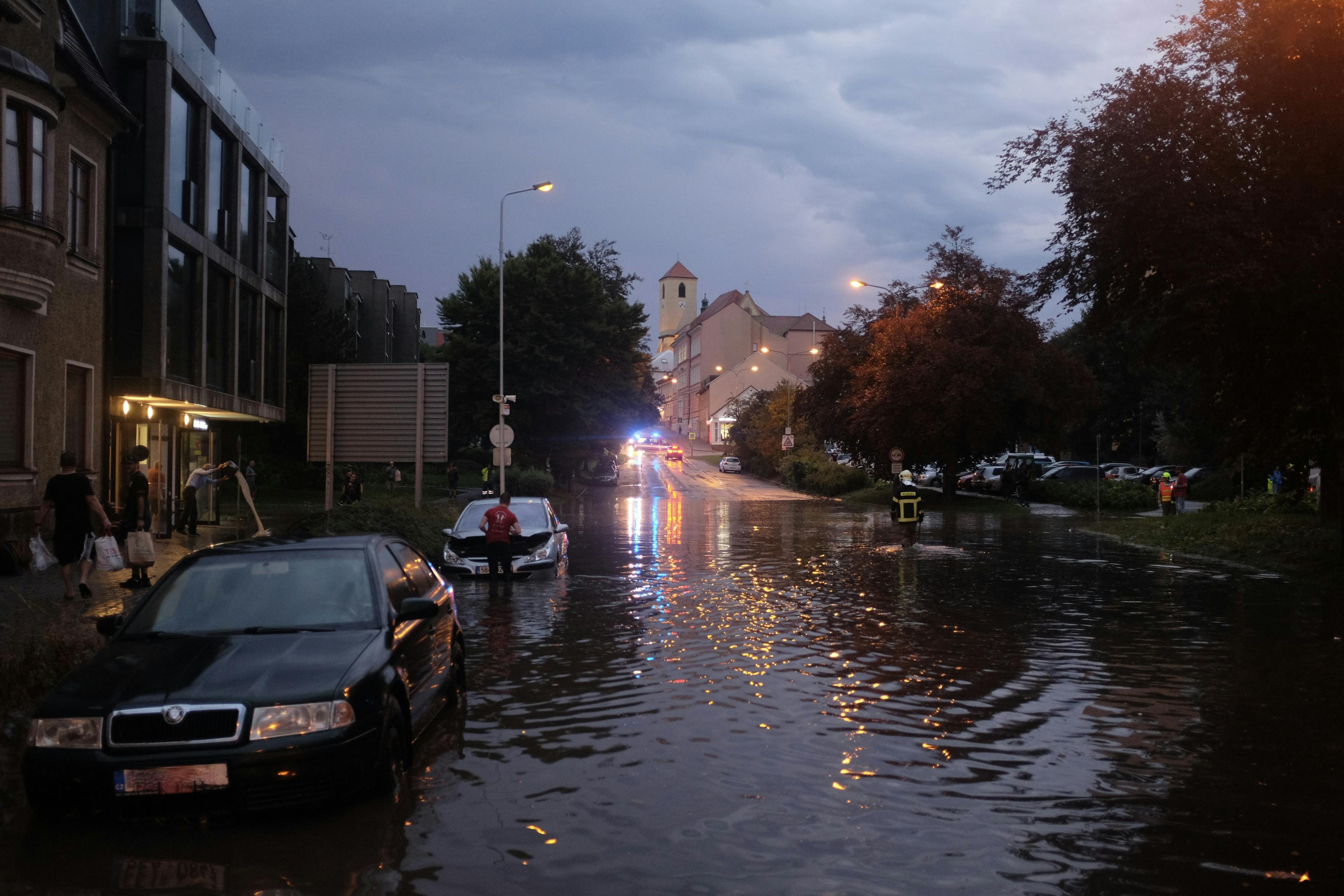 Zaplavená ulice Komenského