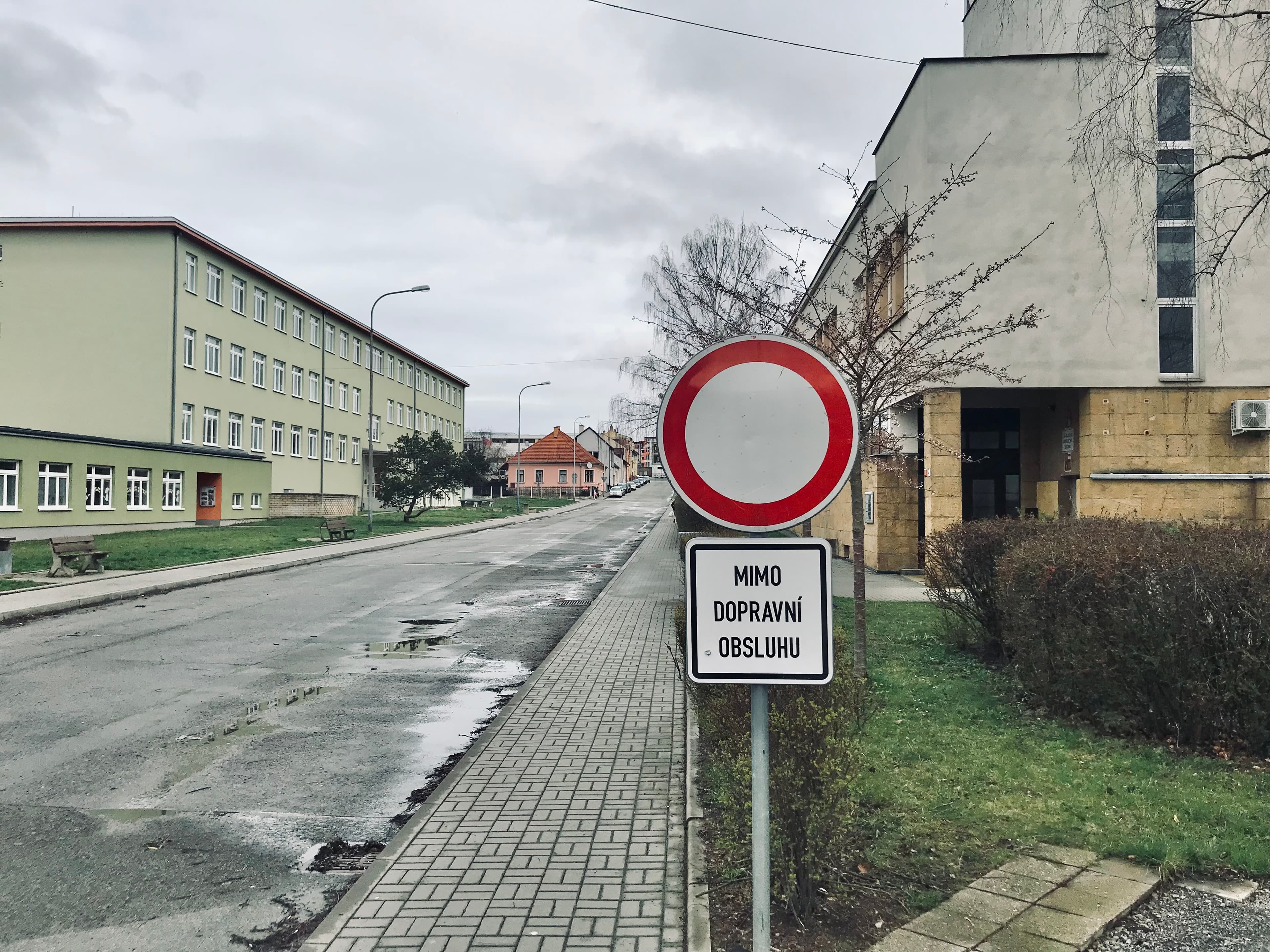 Prostor mezi Zelenou školou a základní uměleckou školou