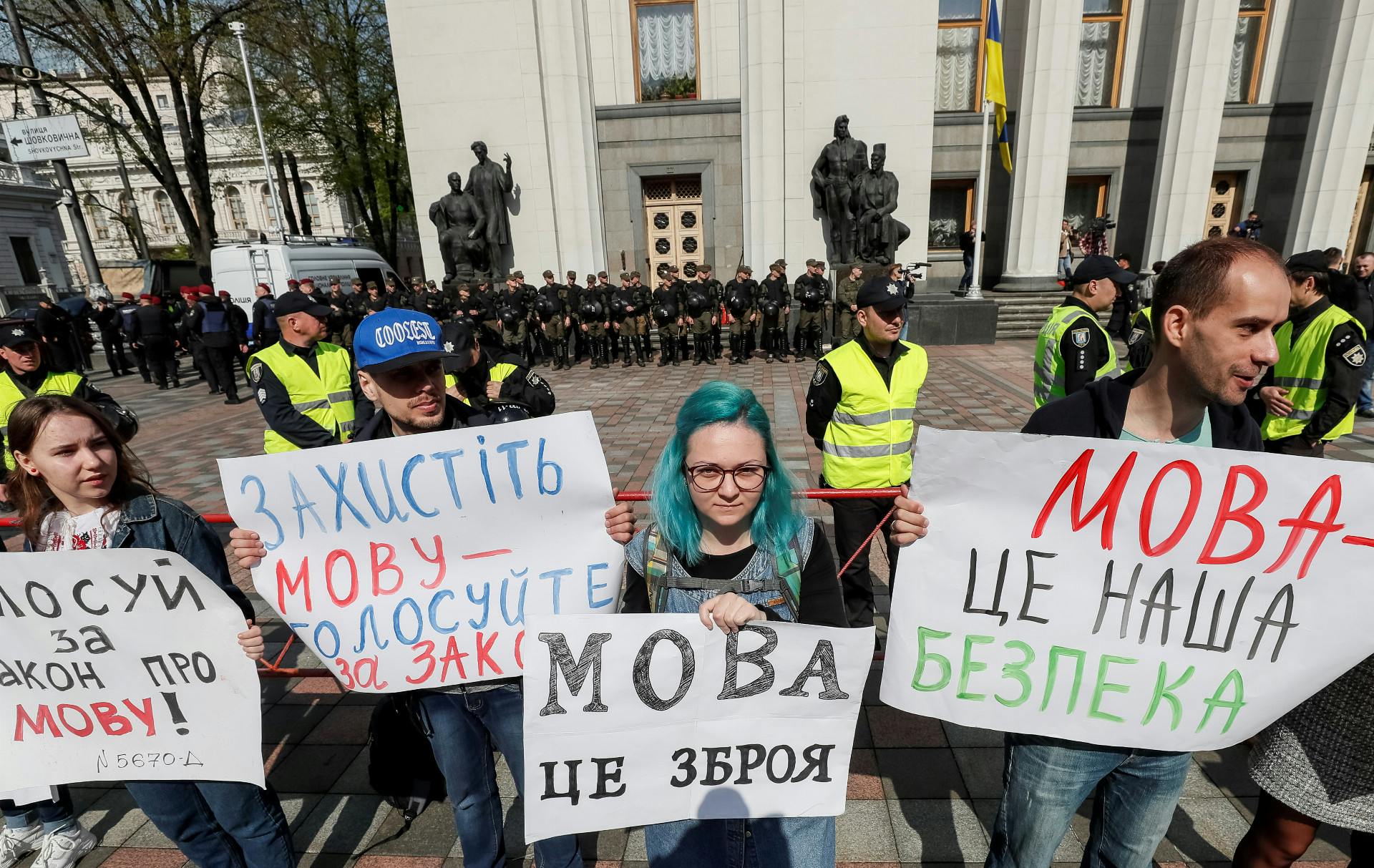 Demonstranti podporující ukrajinský jazykový zákon